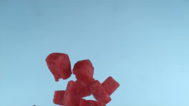 Wassermelonenstücke Fliegen Zeitlupe Aufgenommen Mit Phantom Flex Bei 1000 Bildern — Stockvideo