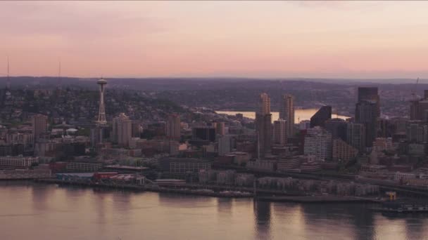 Seattle Washington 2017 Luftaufnahme Von Seattle Und Fähre Bei Sonnenaufgang — Stockvideo