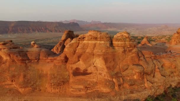 Сонячний Підйом Delicate Arch Національний Парк Арки Юта — стокове відео