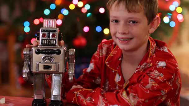 Portret Chłopca Robotem Boże Narodzenie — Wideo stockowe