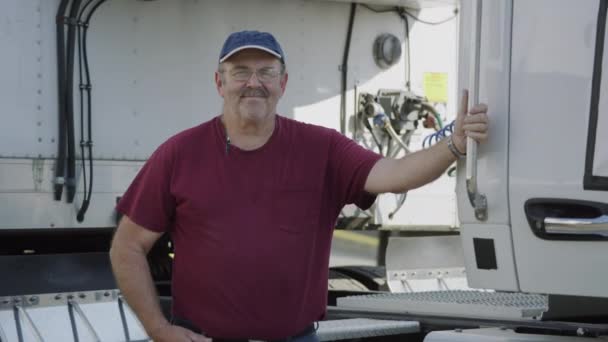 Portret Kierowcy Ciężarówki Pełne Dopuszczenie Użytku Komercyjnego — Wideo stockowe