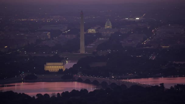 华盛顿特区大约在2017年左右 日出时林肯纪念堂 华盛顿纪念碑和国会大厦的空中景观 用Cineflex和Red Epic Helium拍摄 — 图库视频影像