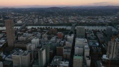 Portland City, Oregon, gün batımında, hava klibi: 4K Ultra HD