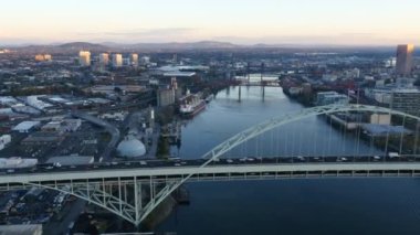 Portland City, Oregon, gün batımında, hava klibi: 4K Ultra HD