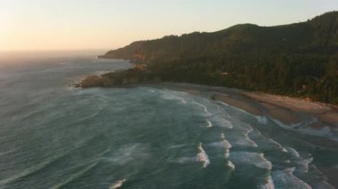 Oregon Sahili 2017 dolaylarında, Oregon Sahili 'nin havadan çekilmiş görüntüsü. Cineflex ve RED Epic-W Helyum ile çekilmiştir..