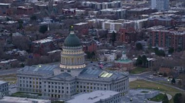 Salt Lake City, Utah. Yaklaşık 2017. Utah Eyalet Kongre Binası 'nın havadan çekimi.