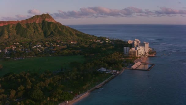 ホノルル オアフ島 ハワイ2018年頃 ダイヤモンドヘッドクレーターの空中ビュー CineflexとRed Epic Heliumで撮影 — ストック動画