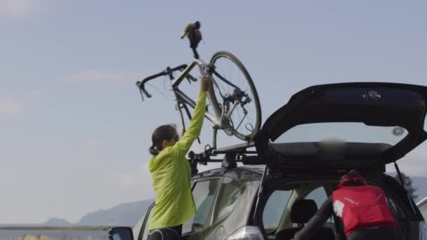 Ciclisti Che Preparano Bicicletta Corsa Completamente Rilasciato Uso Commerciale — Video Stock