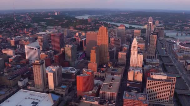 Luchtfoto Van Cincinnati Ohio Bij Zonsondergang — Stockvideo