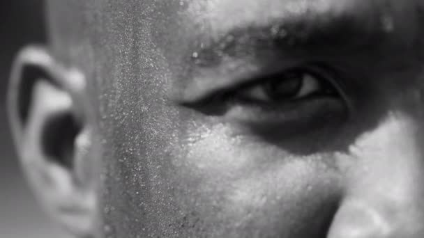 Hiki Tippuu Alas Afrikkalainen Amerikkalainen Mies Kasvot — kuvapankkivideo