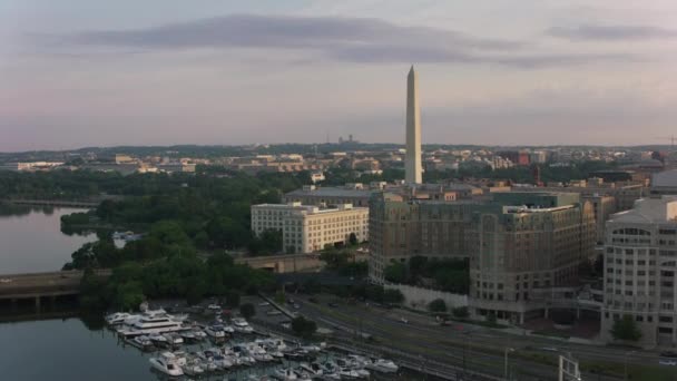 华盛顿特区大约在2017年 华盛顿纪念碑和白宫的空中日出景观 用Cineflex和Red Epic Helium拍摄 — 图库视频影像