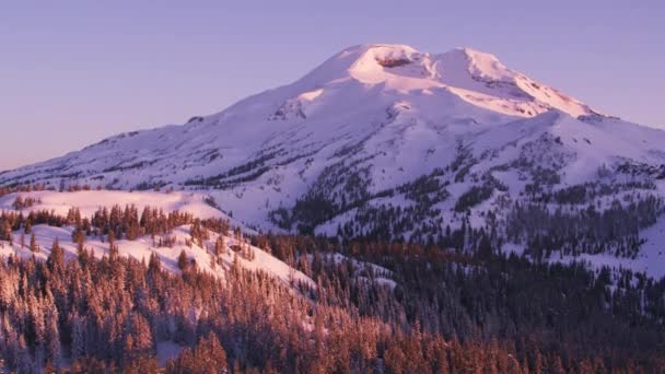 Oregon 2018 Dolaylarında Gündoğumunda Güney Kardeş Dağı Nın Havadan Görünüşü — Stok video