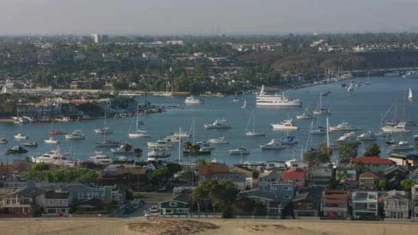 Newport Beach California 2017 Dolaylarında Newport Beach Marinasının Havadan Çekimi — Stok video