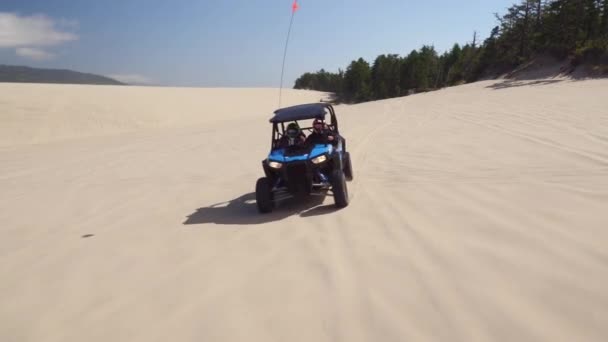 Aerial View Atv Driving Sand Dunes Oregon — Stock Video