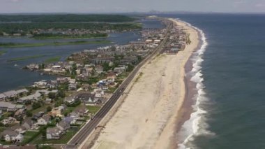 New Jersey dolayları-2017, New York 'a doğru uçan Jersey Sahili' nin havadan çekimi. Cineflex ve RED Epic-W Helyum ile çekilmiştir..