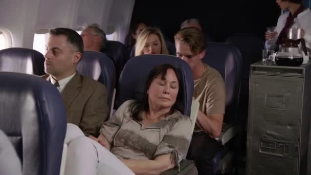 Mujer Tratando Dormir Vuelo Del Avión — Vídeos de Stock