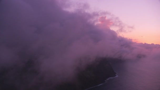 ハワイのモロカイ2018年頃 モロカイ島沿岸の美しい夕日 CineflexとRed Epic Heliumで撮影 — ストック動画