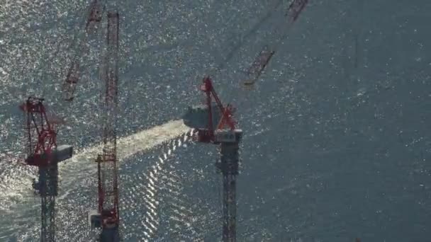 Tokyo Japonya 2018 Dolaylarında Önünde Vinçler Olan Teknenin Havadan Görüntüsü — Stok video