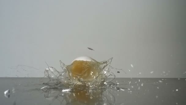 Egg Splattering Super Slow Motion Shot Phantom Camera 6900 Frames — Stock Video