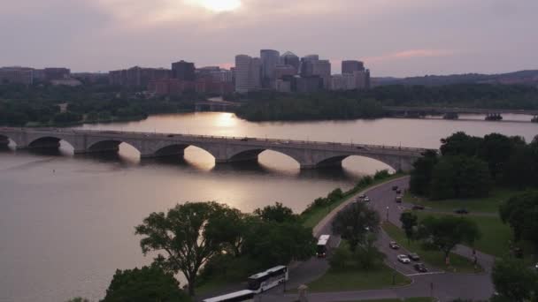 Washington Circa 2017 Flying Potomac River Arlington Memorial Bridge Sunset — Stock Video