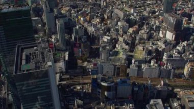 Tokyo, Japonya 2018 dolaylarında. Shibuya 'nın, Tokyo' nun, Japonya 'nın hava manzarası. Kırmızı kamerayla helikopterden çekilmiş..