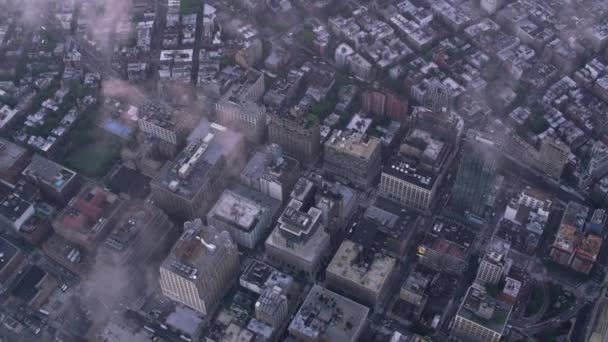 ニューヨーク市2017年頃 日の出に低い雲とマンハッタンの空中ビュー CineflexとRed Epic Heliumで撮影 — ストック動画
