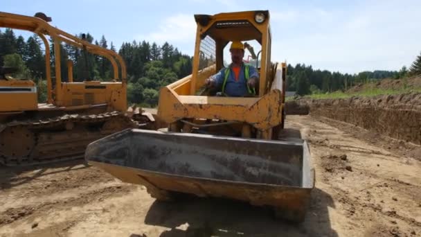 Trabajador Construcción Que Conduce Equipo Excavación — Vídeo de stock