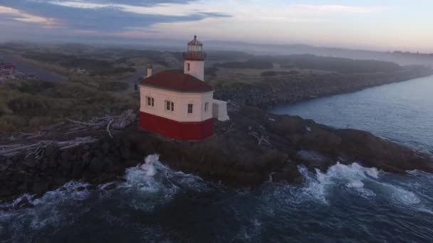 Vista Aérea Del Faro Del Río Coquille Bandon Oregon — Vídeos de Stock