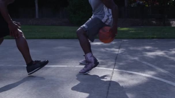 Sur Basket Rue Gros Plan Sur Les Pieds Joueur Dribbler — Video