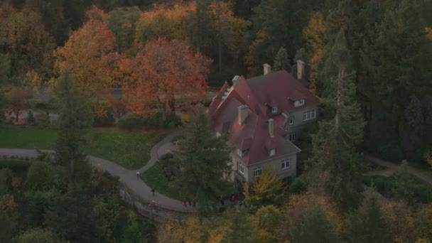 Portland Oregon 2017 Dolaylarında Pittock Malikanesi Nin Sonbaharda Havadan Çekimi — Stok video