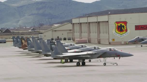 Savaş Uçaklarının Hava Görüntüsü Krater Gölü Klamath Bölgesel Havalimanı Nda — Stok video