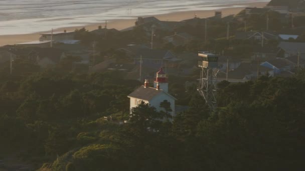 Newport Oregon 2017 Luftaufnahme Des Yaquina Bay Leuchtturms Gedreht Mit — Stockvideo