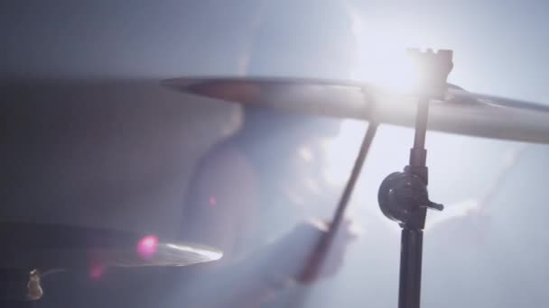 重金属摇滚乐队的 Cymbal 特写镜头 慢动作 — 图库视频影像