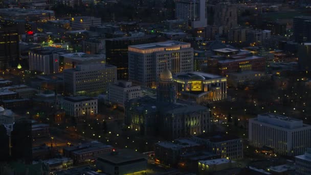 Denver Colorado Приблизно 2017 Orbit Colorado State Capitol Building Вночі — стокове відео