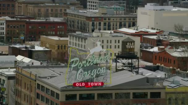 Circa 2017 Close Aerial Shot Portland Орегон Sign — стоковое видео