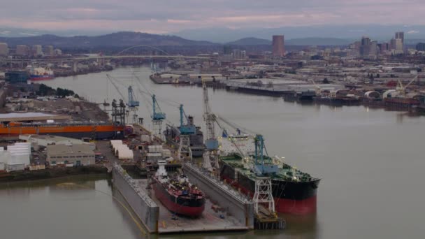 Aerial View Industrial Shipping Area North Portland Oregon Willamette River — Stock Video