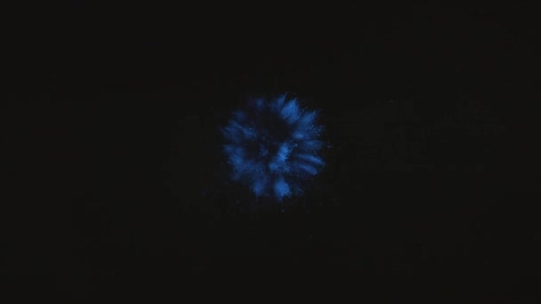 Blauw Poeder Explodeert Zwarte Achtergrond Super Slow Motion Geschoten Met — Stockvideo
