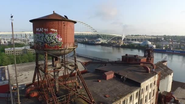 Watertoren Met Graffiti Portland Oregon Luchtfoto — Stockvideo
