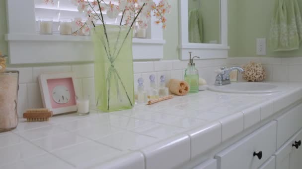 Interiér Pláže Domácí Koupelna Dřez Pobřežní Výzdobou — Stock video
