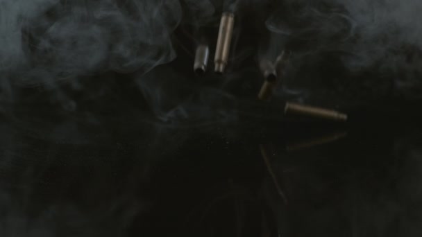 子弹和烟雾慢速落下 以1000发的速度射向幻影Flex — 图库视频影像