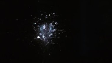 Camdan giren kurşunun yavaş çekim görüntüsü, Phantom Flex 4K kamera ile çekiliyor..