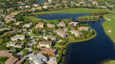 Everglades, Florida yakınlarındaki evlerin hava görüntüsü