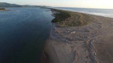 Siletz Körfezi 'nin havadan görüntüsü, Lincoln City, Oregon