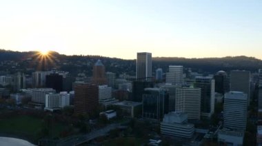 Portland City, Oregon, gün batımında, hava klibi: 4K Ultra HD
