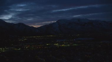 Salt Lake City, Utah. Yaklaşık 2017. Kuzey Salt Lake City ve dağların sabah çekimi.