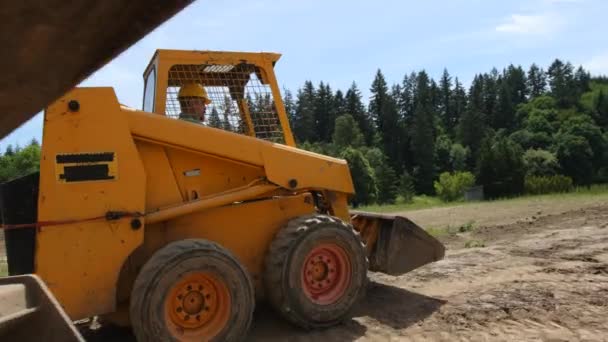 Trabajador Construcción Que Conduce Equipo Excavación — Vídeo de stock