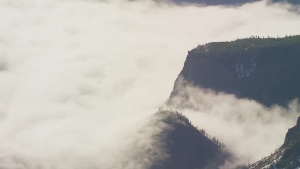 Εθνικό Πάρκο Γέλοουστοουν Γουαϊόμινγκ Αεροφωτογραφία Του Φαραγγιού Χαμηλά Σύννεφα Στο — Αρχείο Βίντεο