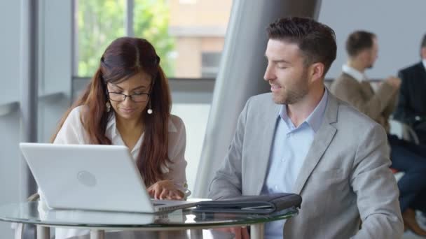 Reunión Empresarios Vestíbulo Oficina — Vídeo de stock