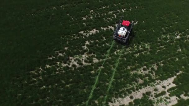 Tiro Aéreo Trator Que Pulveriza Fazenda Sementes Grama — Vídeo de Stock