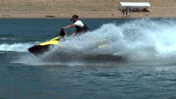 男子乘坐私人水上飞机在湖上 超级慢动作 拍摄幻影Flex — 图库视频影像